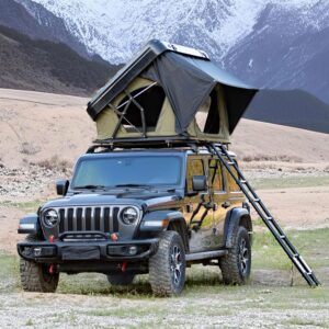Roof tent: Featuring an innovative elevated space design.