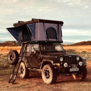 Hard-shell roof tent (with adjustable crossbars): Suitable for all seasons, waterproof, and quick-deployment.